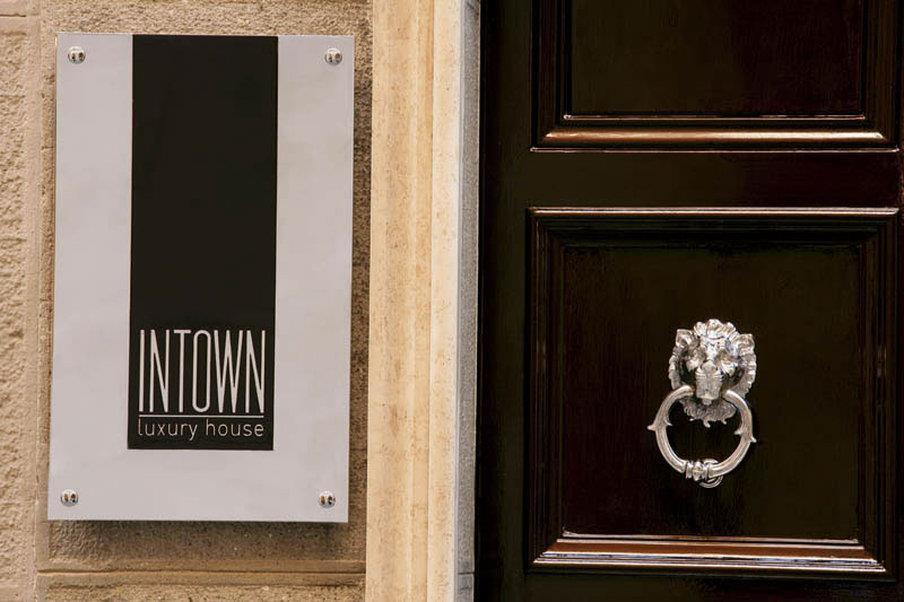 Intown Luxury House Pensión